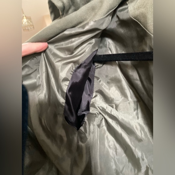 YOKI SPORT from the Outerwear Collection. New York Motto inspired Olive & Black - Picture 13 of 15